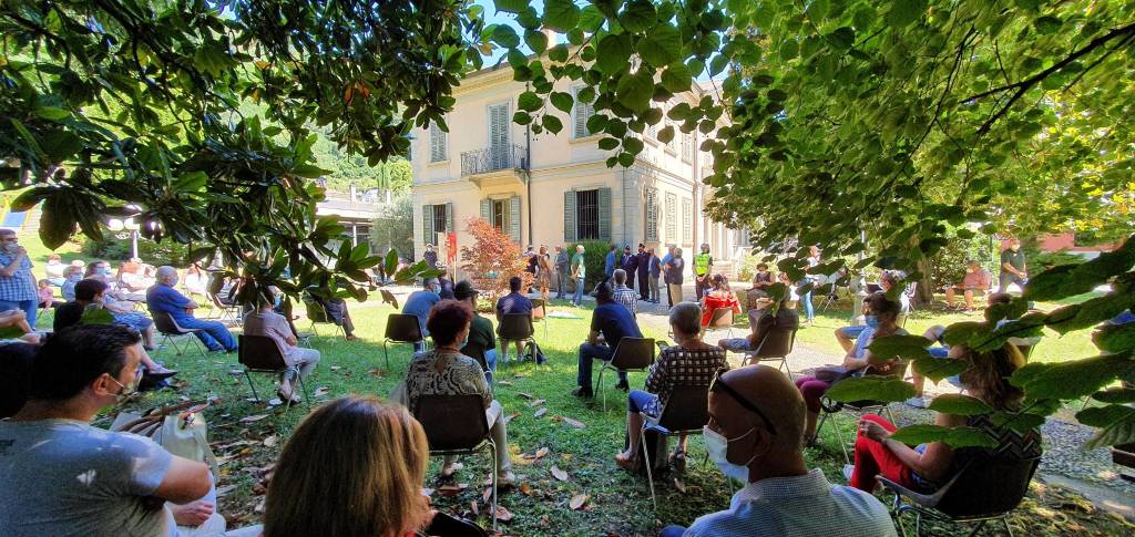 Induno Olona - La cerimonia del ricordo e del ringraziamento per chi ha lottato contro il Covid