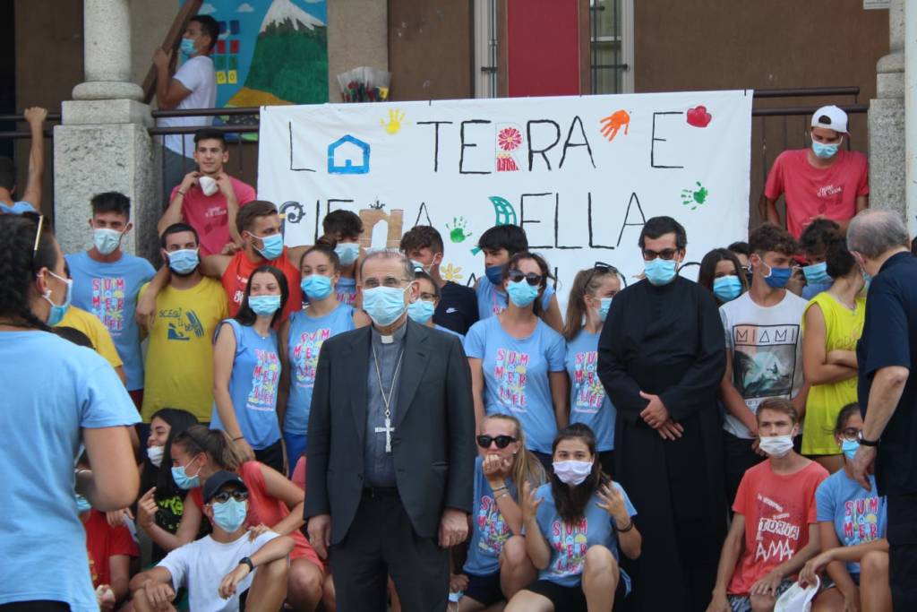 L'arcivescovo Delpini in visita all'oratorio di Busto Garolfo