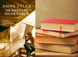 libro sul comodino - un ragazzo sulla soglia