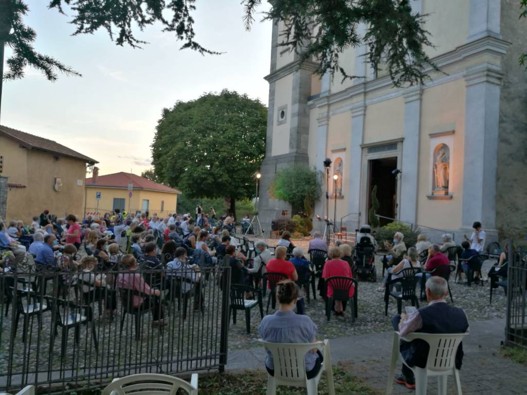 Musica in villa a Inarzo 