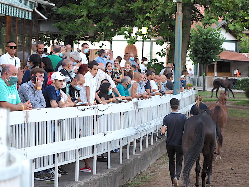Sabato sera all'ippodromo Le Bettole di Varese