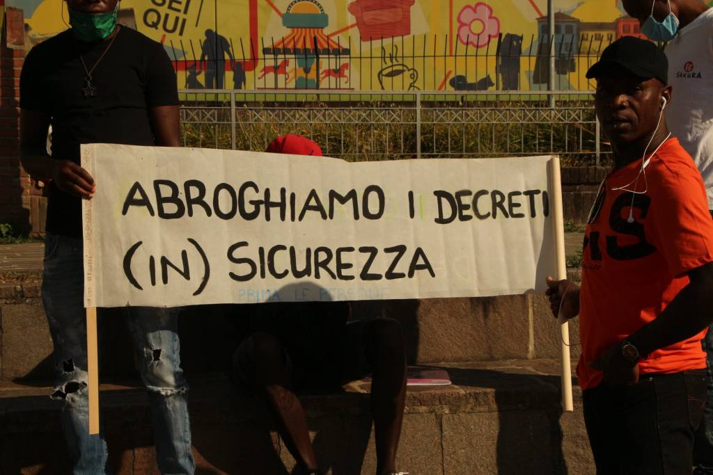 "Saniamo la sanatoria", presidio in piazza Repubblica per i diritti umani