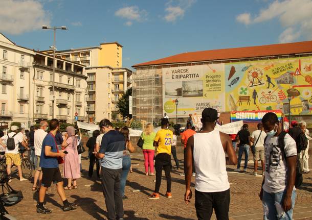 “Saniamo la sanatoria”, presidio in piazza Repubblica per i diritti umani