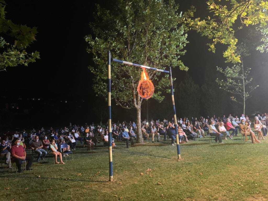 Sant’Eusebio, l’incendio del pallone rituale