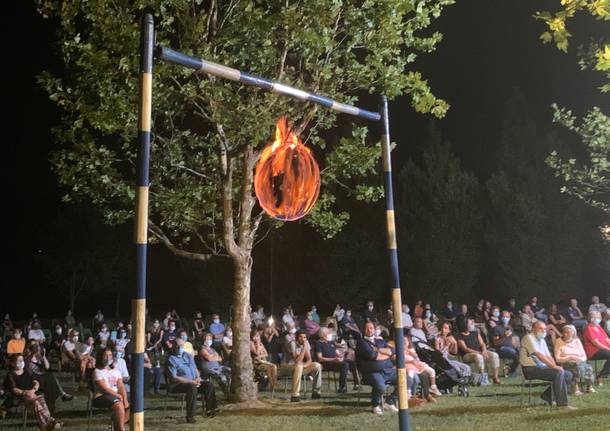 Sant’Eusebio, l’incendio del pallone rituale