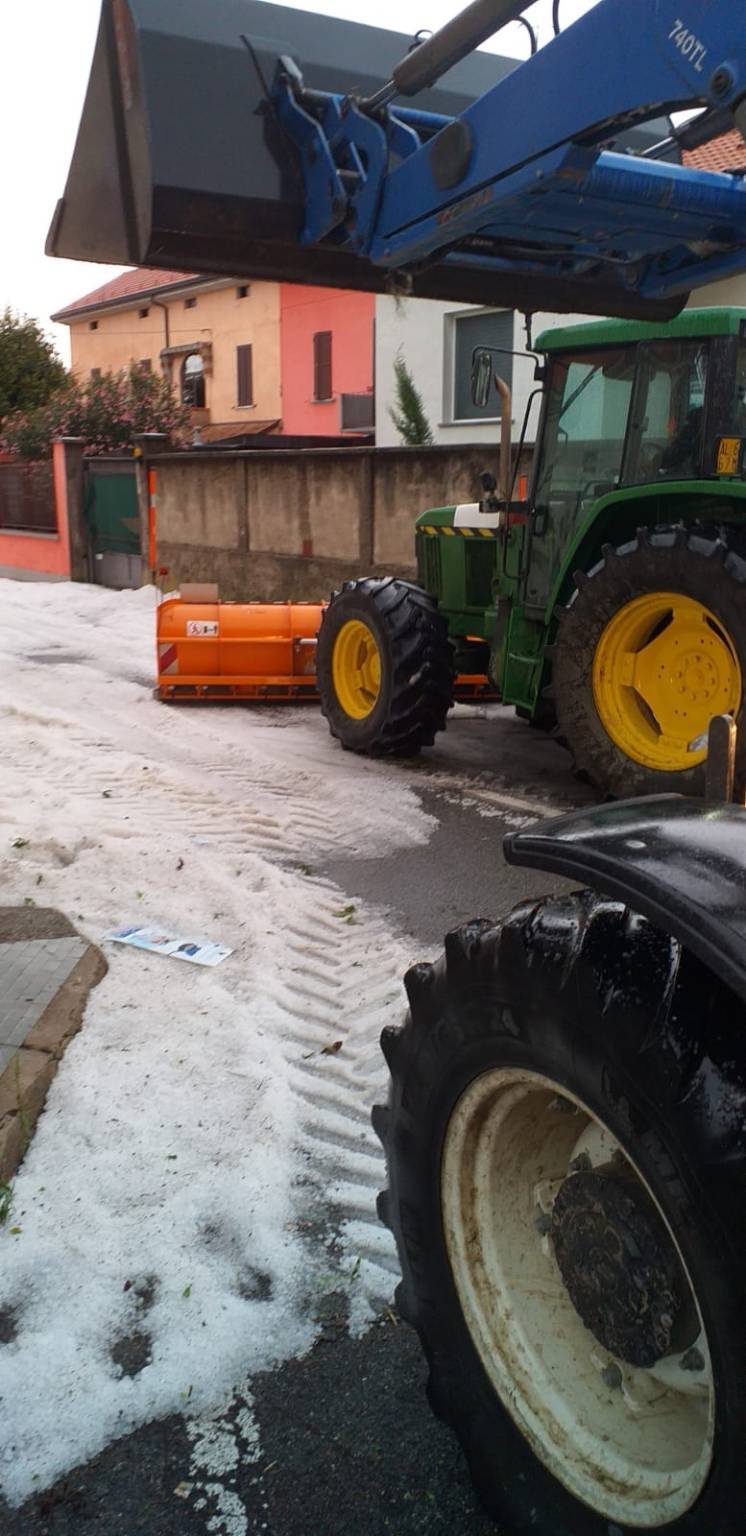 Spazzaneve in azione a Cislago 