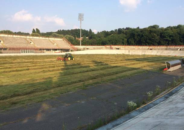 Taglio dell’erba allo stadio “Franco Ossola”