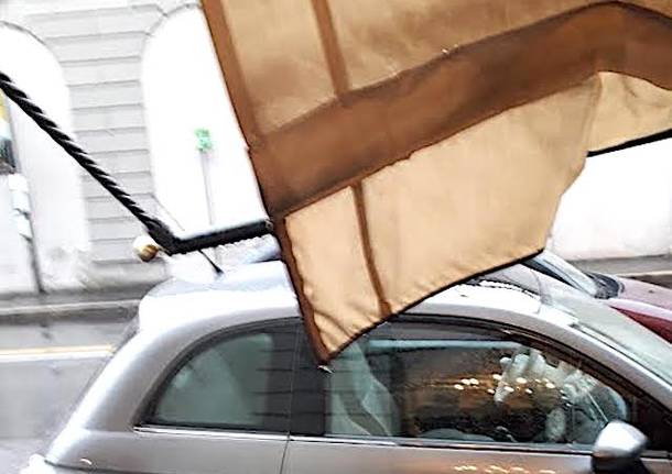 tenda rotta negozio al portone