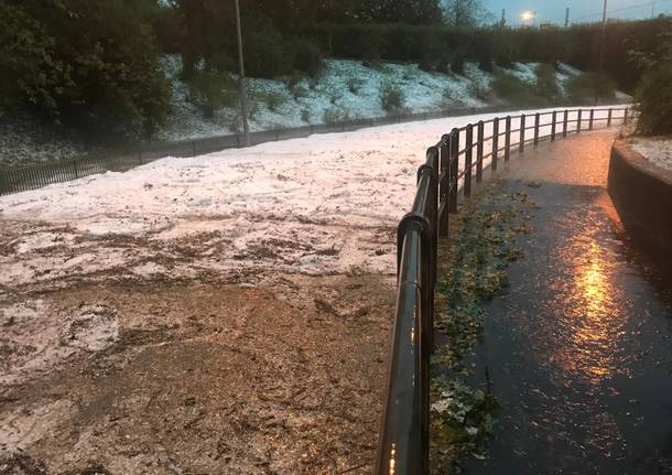 Tuoni, lampi e grandine: bomba d'acqua sul Saronnese