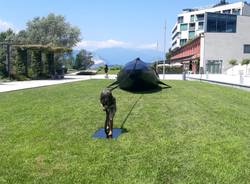 Una balena sul lungolago di Laveo