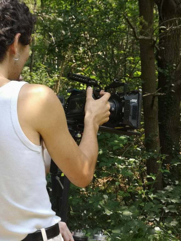 Una Porsche nei boschi delle Groane: il Parco si trasforma in un set cinematografico