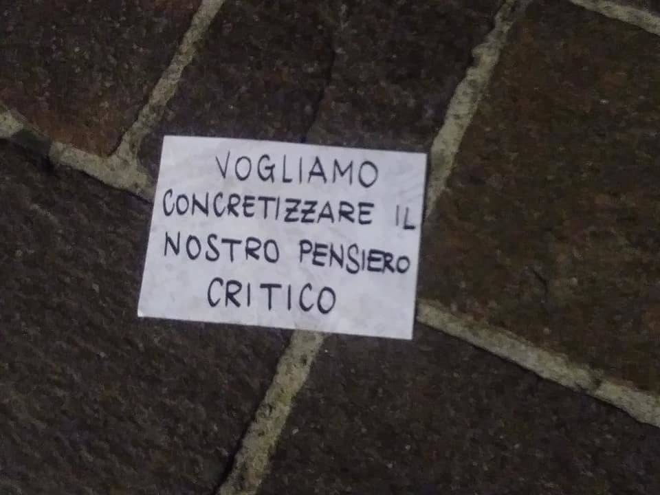 "Vogliamo spazi a Saronno per valorizzare il nostro pensiero": la manifestazione del Collettivo Adespota 