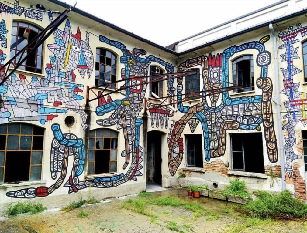 A Saronno artisti di fama internazionale decorano le pareti di una fabbrica abbandonata