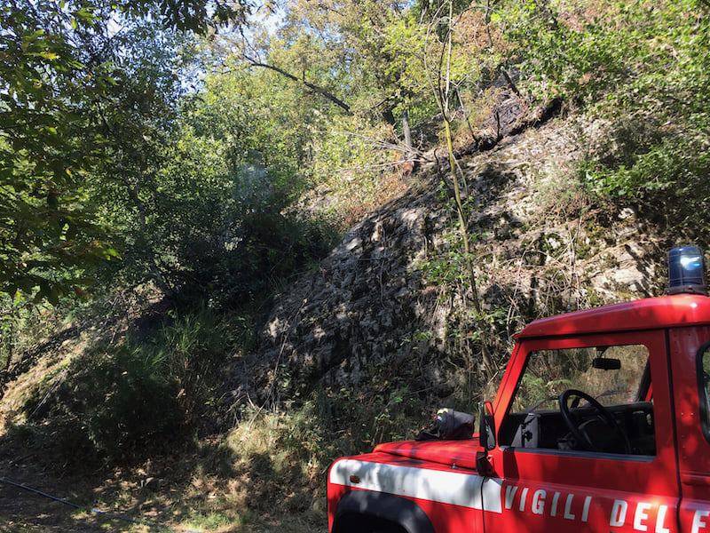 Agra: incendio al monte Formica