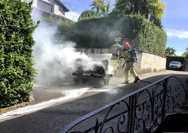 auto d'epoca ascona incendio