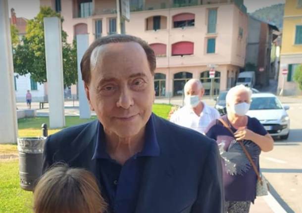 berlusconi lago maggiore angera