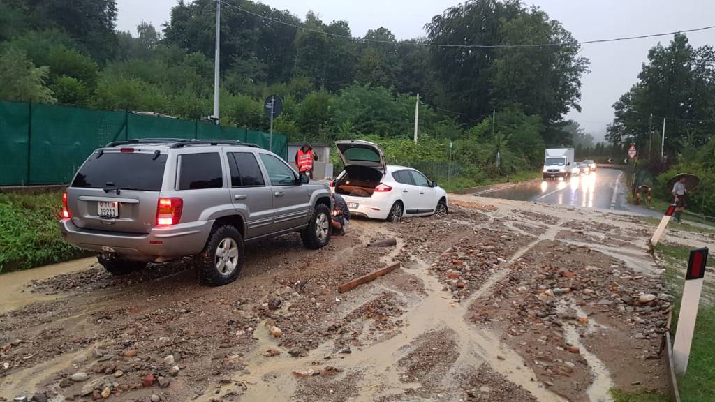 Cadegliano Viconago - Detriti sulla strada