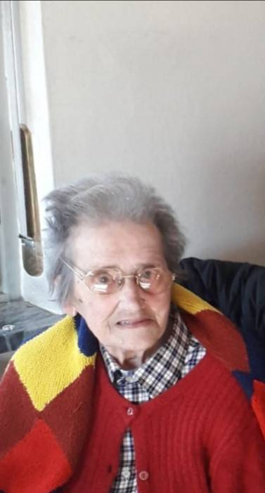 Tantissimi Auguri nonna Jolanda per i tuoi 100 anni! Da figlia, nipoti e bis nipoti