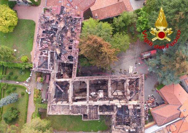 Villa Corso a Bodio Lomnago, il lavoro dei vigili del fuoco