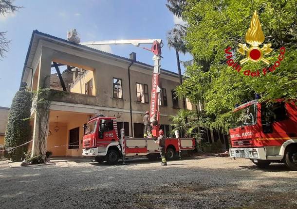 Villa Corso a Bodio Lomnago, il lavoro dei vigili del fuoco