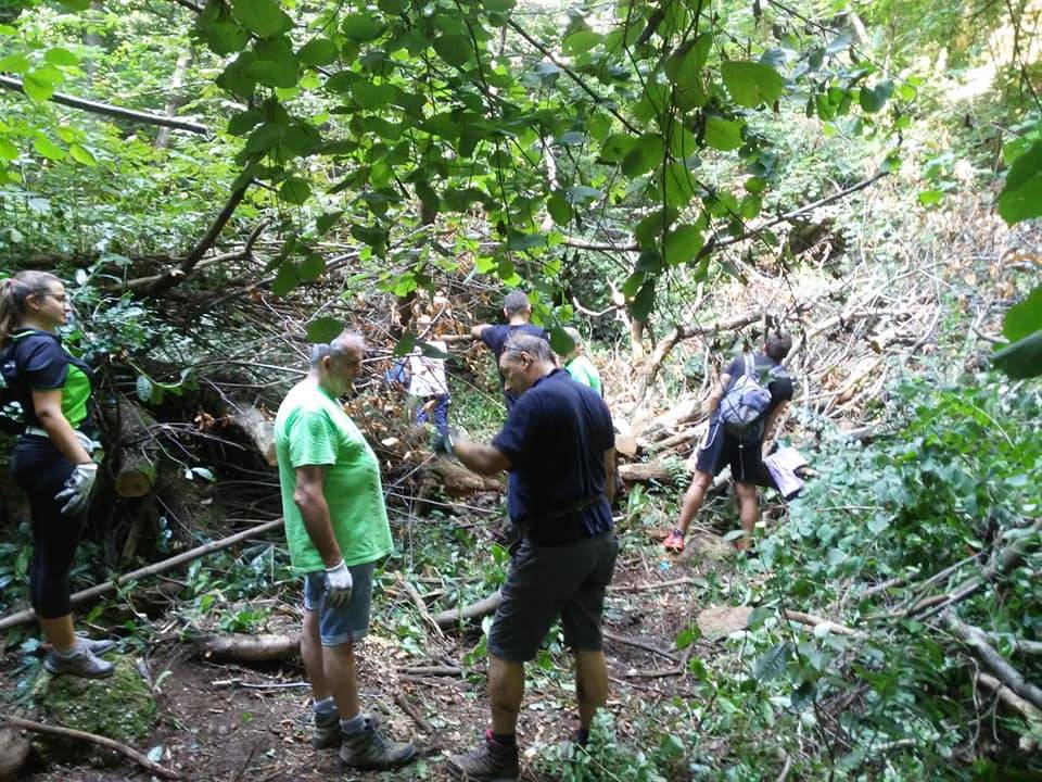 La EnduroVarese pulisci i boschi di Varese