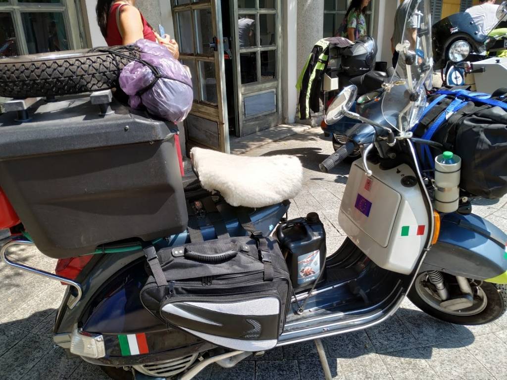 Da Solaro alla Norvegia in Vespa: l'avventura di due solaresi e un caronnese