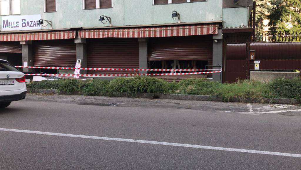 Esplosione in un negozio a Castellanza