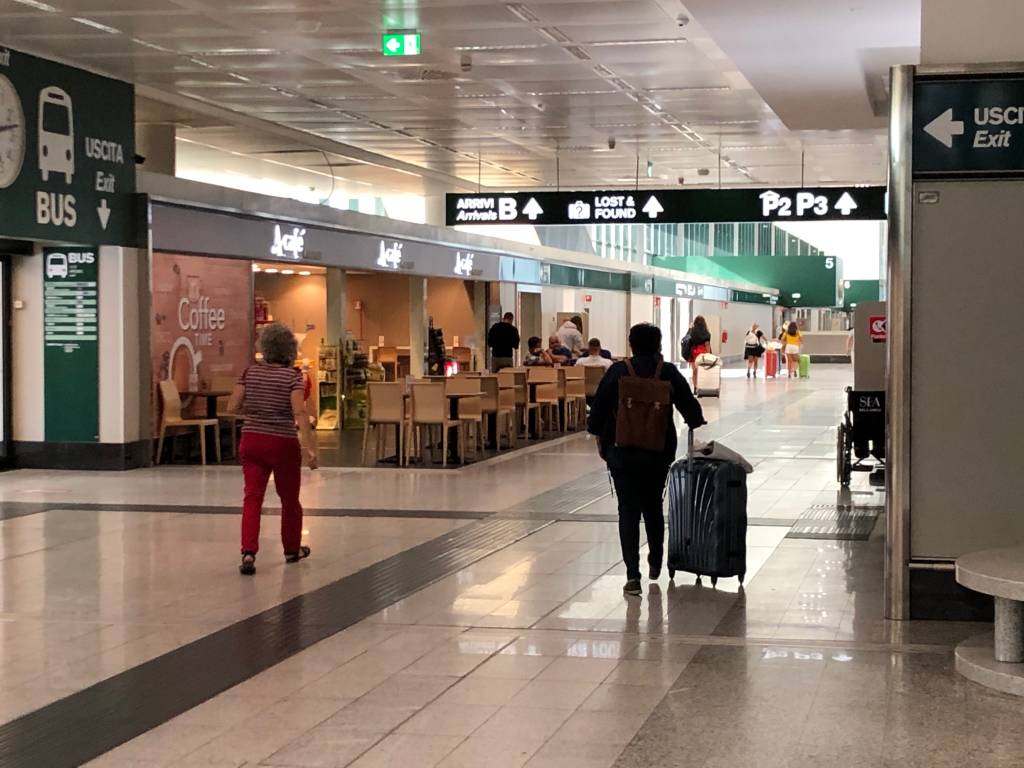 Giornata di rientri a Malpensa nell'ultimo weekend d'agosto 