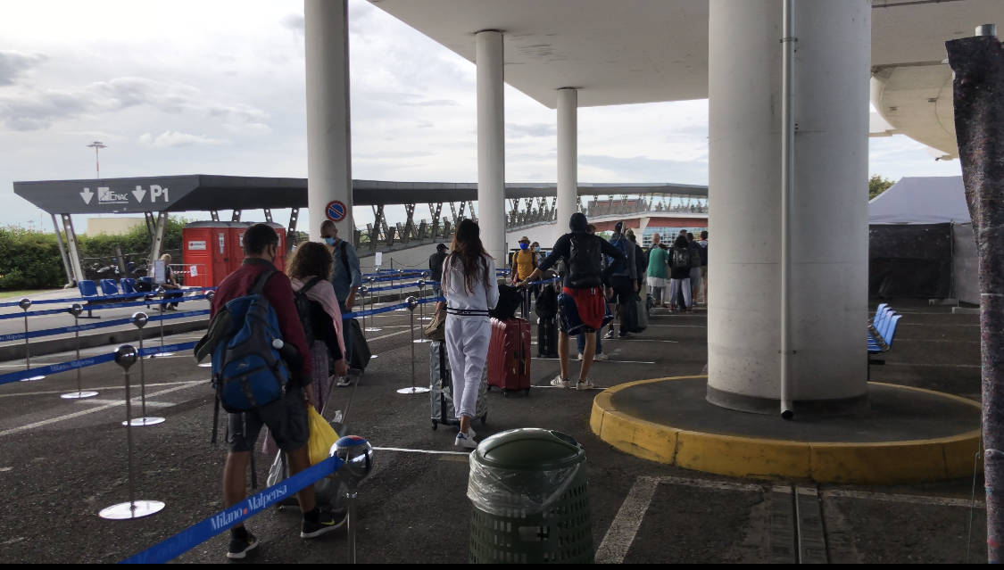 Giulio Gallera al terminal 1 di Malpensa