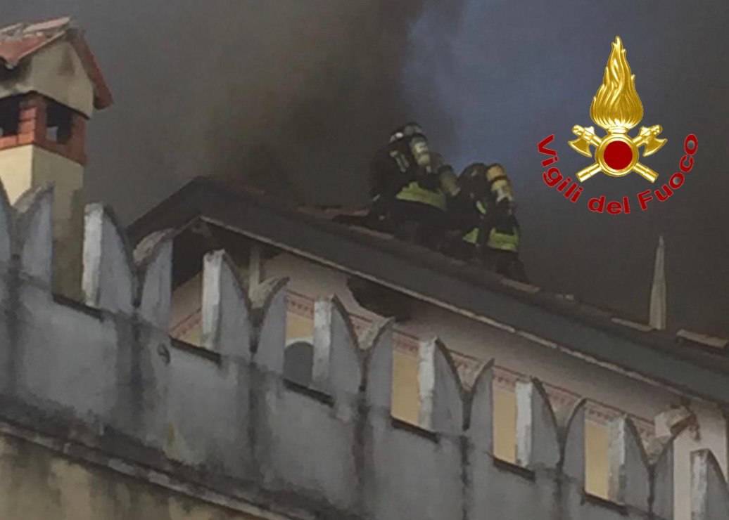 incendio bodio lomnago vigili del fuoco