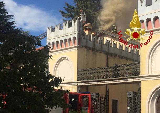 incendio bodio lomnago vigili del fuoco