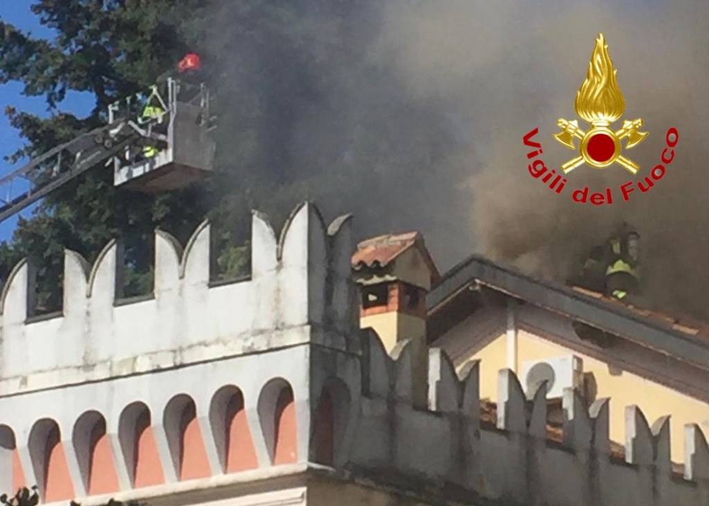 incendio bodio lomnago vigili del fuoco