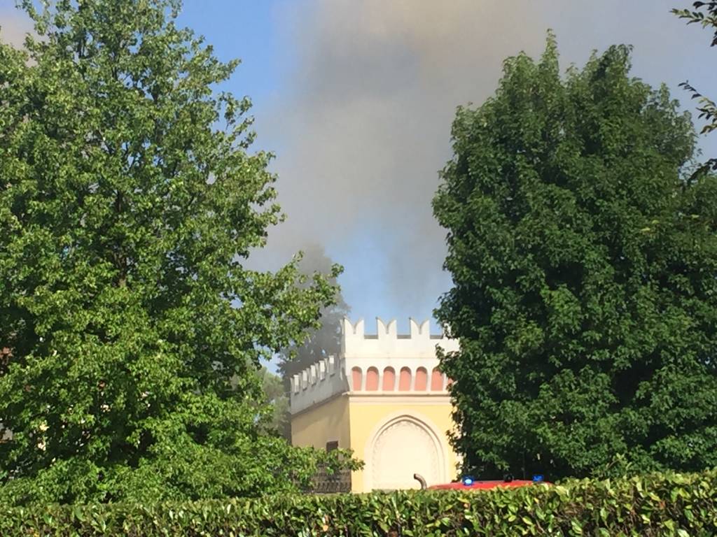 Incendio tetto a Bodio Lomnago