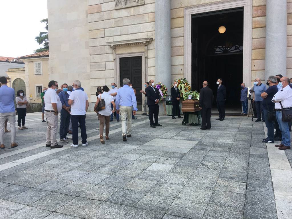 la cerimonia funebre dell'ex vicesindaco Massimo Bossi