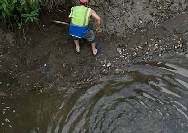 Lavori al greto del torrente Lura