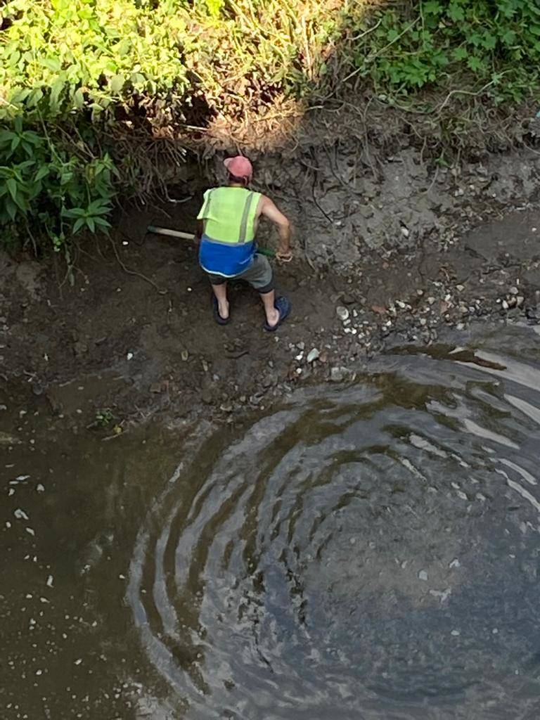 Lavori al greto del torrente Lura