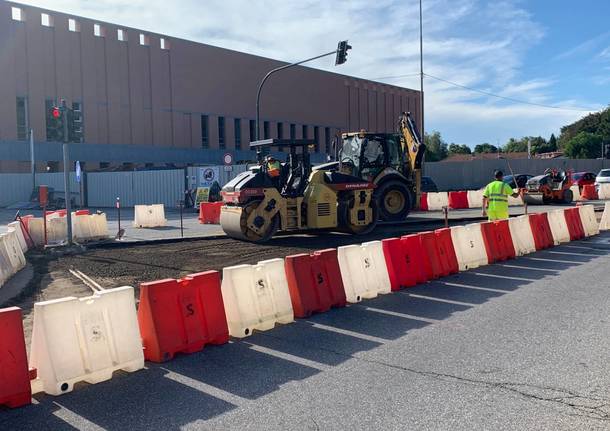 lavori rotonda esselunga via gasparotto varese