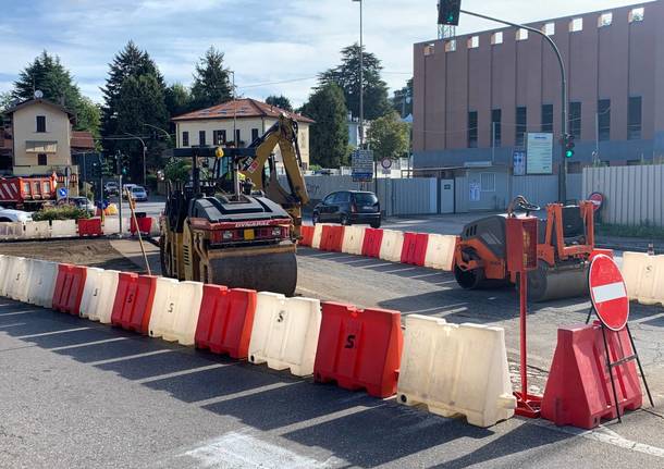 lavori rotonda esselunga via gasparotto varese