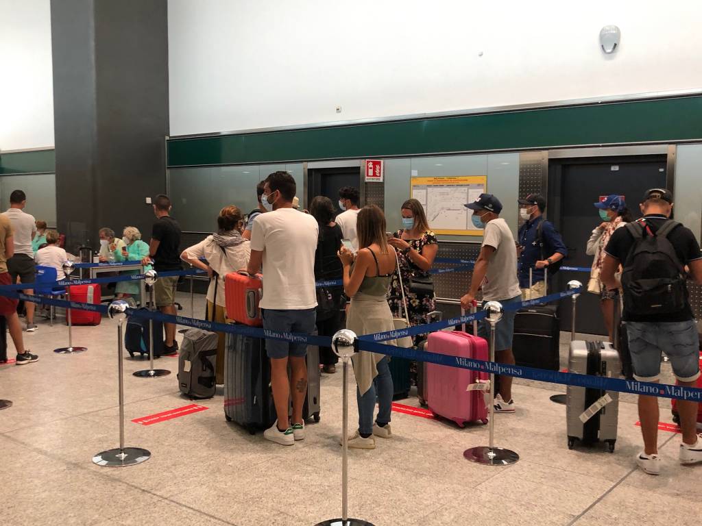 Le otto postazioni per i tamponi a Malpensa