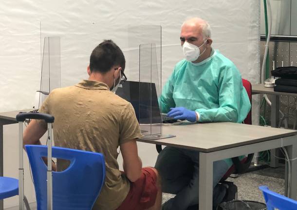 Le otto postazioni per i tamponi a Malpensa