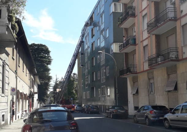 Legnano - via Pietro Micca casa allagata - Vigili del Fuoco - autoscala