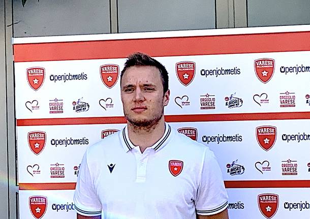 presentazione arturs strautins pallacanestro varese