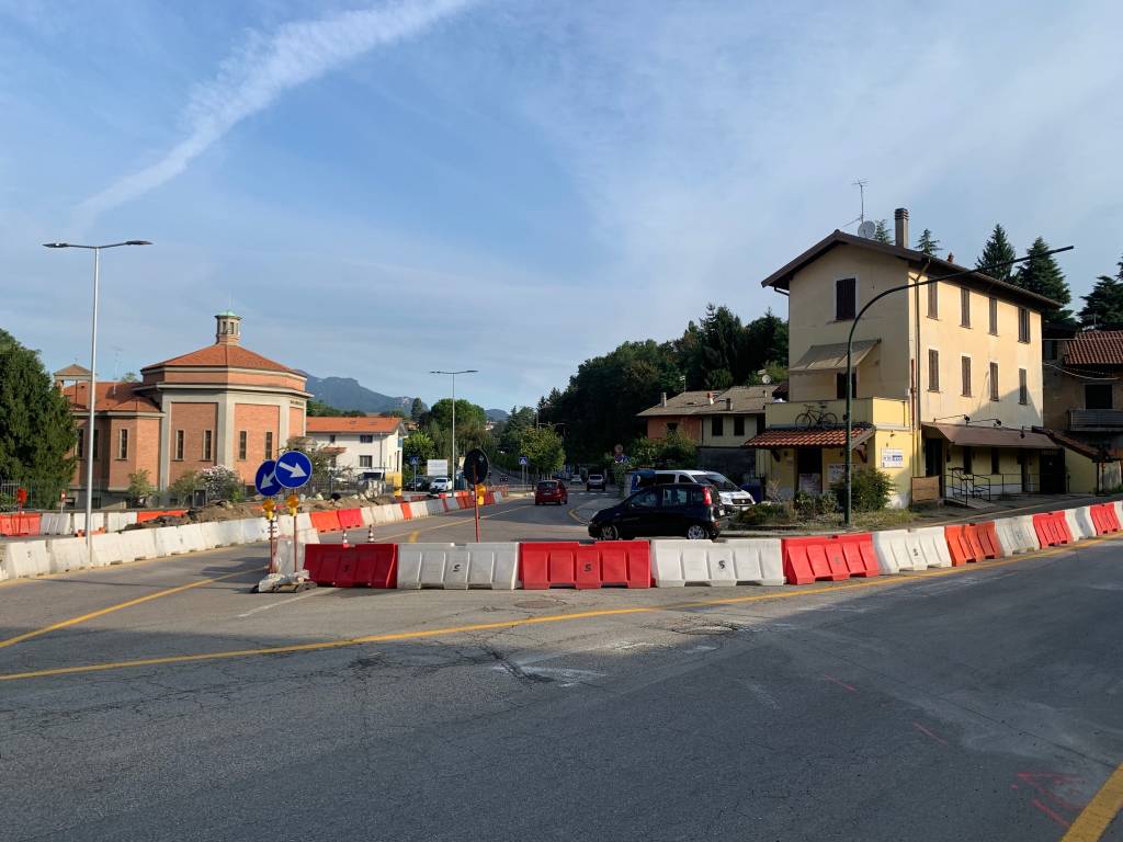 Rotonda via Gasparotto viale Europa cantiere 