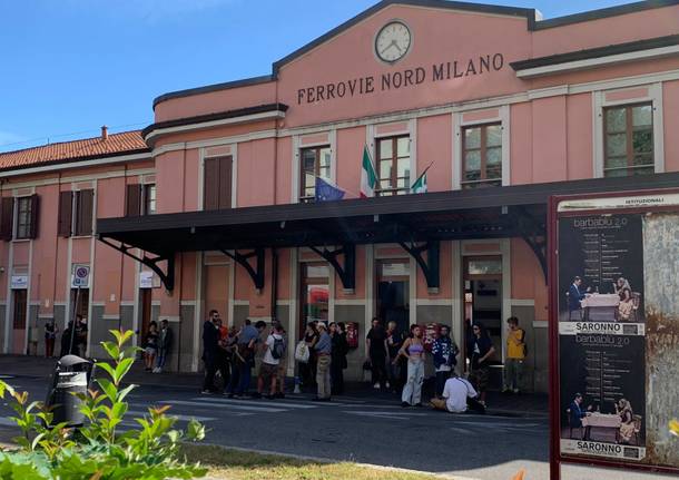 Salvini a Saronno, la contestazione degli anarchici davanti alla stazione