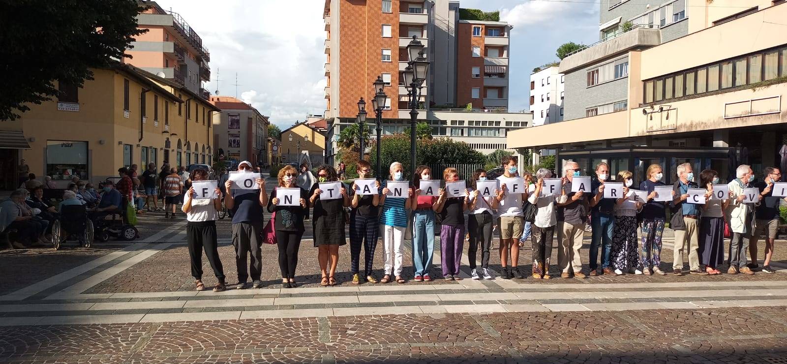 Salvini a Saronno, la contestazione degli anarchici davanti alla stazione