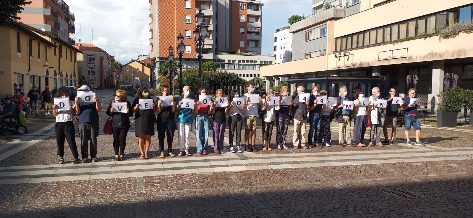 Salvini a Saronno, la contestazione degli anarchici davanti alla stazione