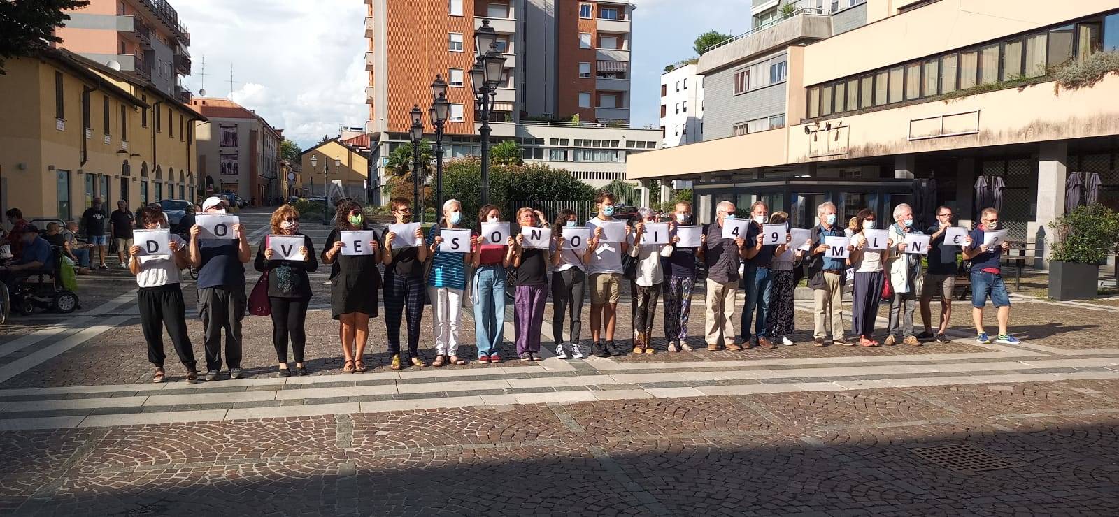 Salvini a Saronno, la contestazione degli anarchici davanti alla stazione