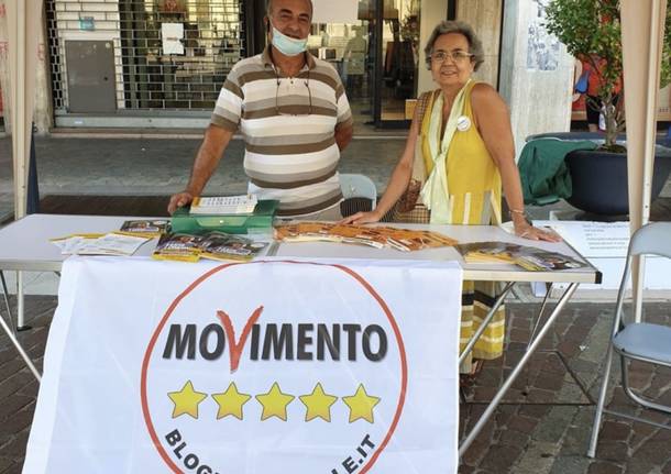 Saronno, gazebo Movimento 5 stelle