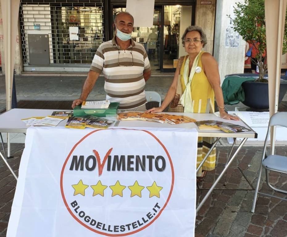 Saronno, gazebo Movimento 5 stelle