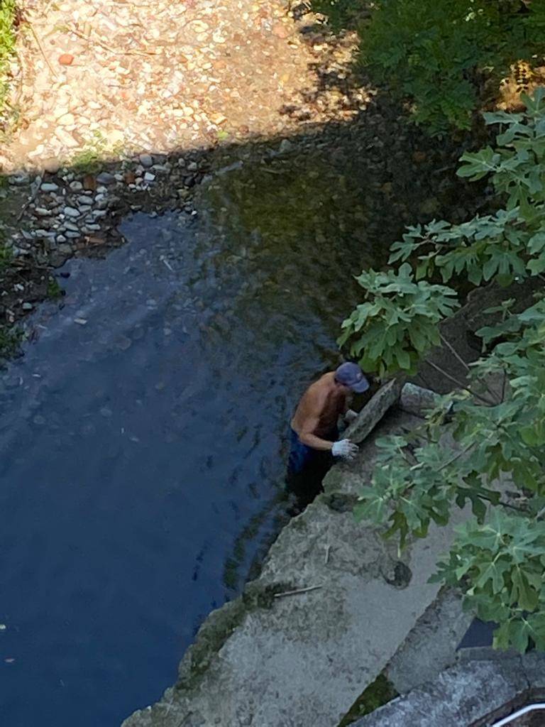 Spostamento di sassi nel greto del Lura. Banfi interroga l'amministrazione comunale